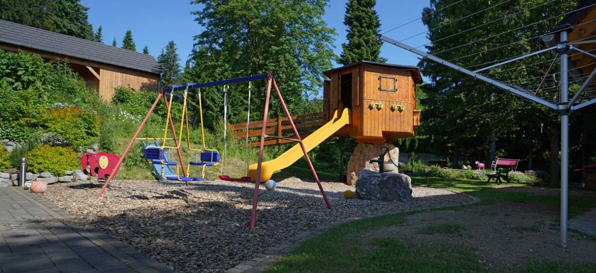 Ferienwohnung Sariana mit eigenem Spielplatz